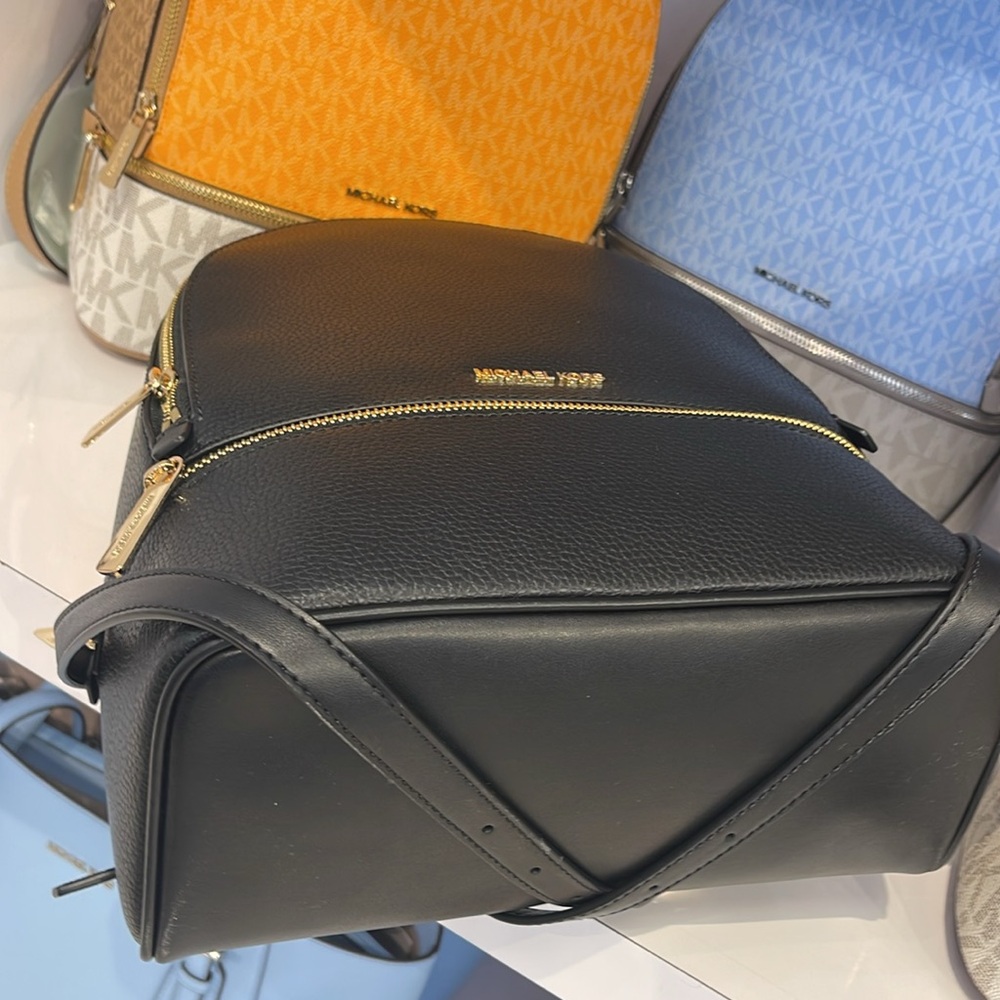 MICHAEL KORS Rhea Medium Zip Pebbled Leather Backpack
BLACK 
NWT - Picture 6 of 16